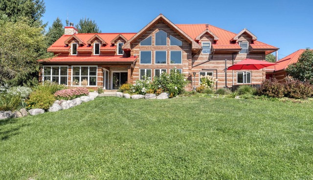 Large Grand Bend Getaway. Swim, Golf, Relax