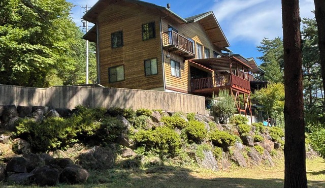 Large Western House with deck overlooking Lake Suwa, Sth Alps & Mt Fuji