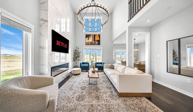 Lavish Home on Hamilton Mountain- King Bed
