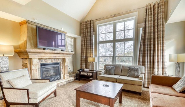 Links & Leisure: 3BDR Condo by Village + Hot Tub