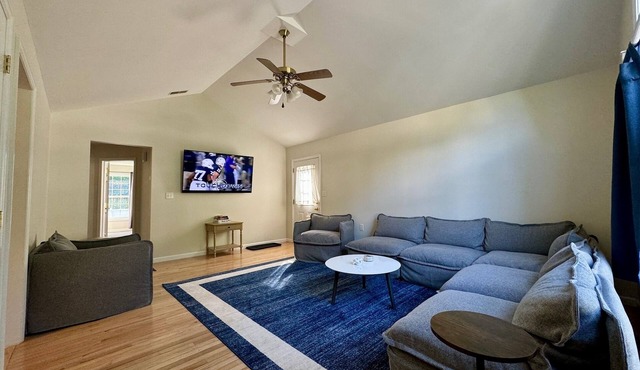 Lion’s Landing - PSU getaway! Everything needed for a fun, hassle-free stay!