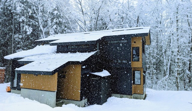 Located 350-meters to the first chairlift at the famous Hakuba Goryu Snow Resort