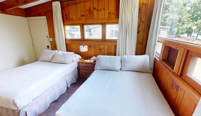 Lovely 1-bedroom hotel room in tranquil Hamilton - #303 Mohawk