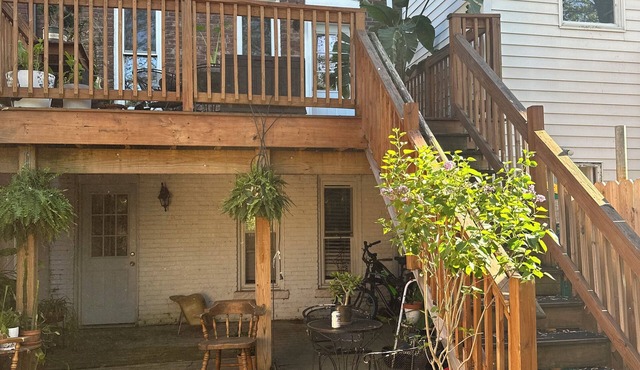 Lovely 1-bedroom studio located in the basement. Private entrance