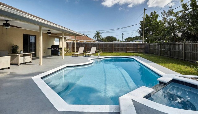 Lovely 3-Bedroom Home with Pool in Palm Bay!