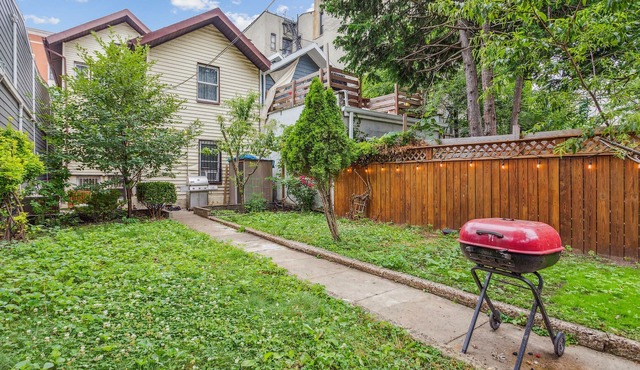 Lovely 3-bedroom rental with backyard