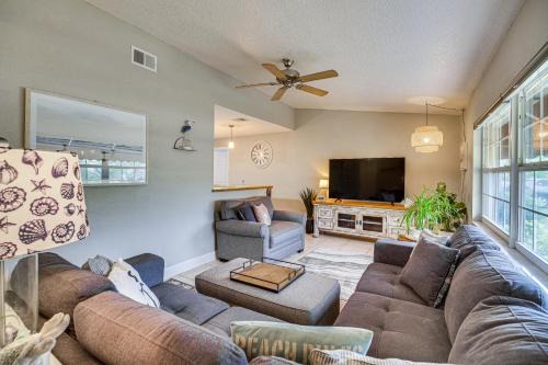 Lovely Merritt Island Home w/Kayak + Fire Pit!