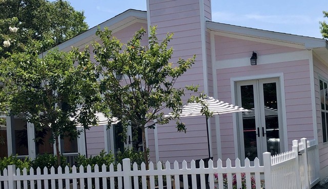 LOVELY PINK COTTAGE. REHOBOTH BY THE SEA.BEACH BLOCK!