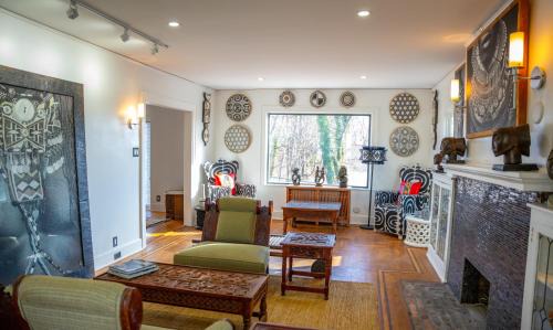 Luangisa African House