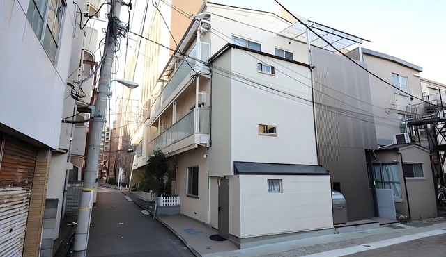 Lux 2BR, 2BA, 2K. Dir to airport, Shinjuku, Shibuya. 4 - 7 pax, 2 fams. Rm 302