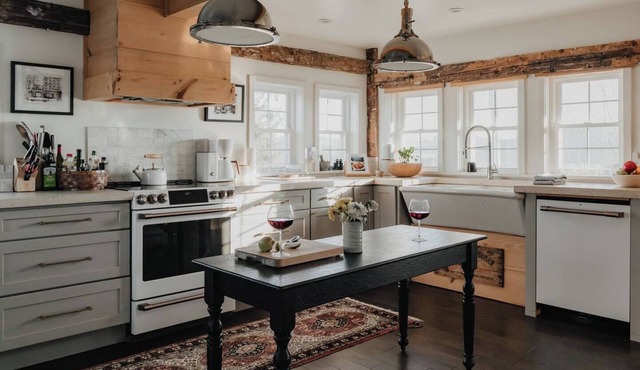 Luxe Gabel Farmhouse | Fire Pit & Country Views
