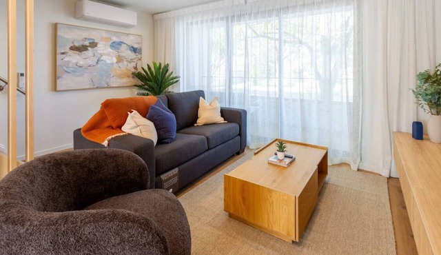 Luxurious 3-Bedroom Designer Townhouse With Garage