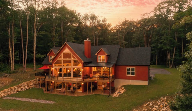 Luxurious Mountain Getaway w/Hot Tub