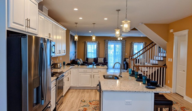 Luxurious Sunset Island 5 Bedroom Townhouse Great Resort Amenities & Pools
