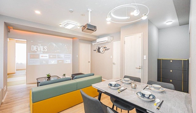 Luxury 2BR,2-toilet home! Theater,full kitchen,kids' room & garage.Family-ready!