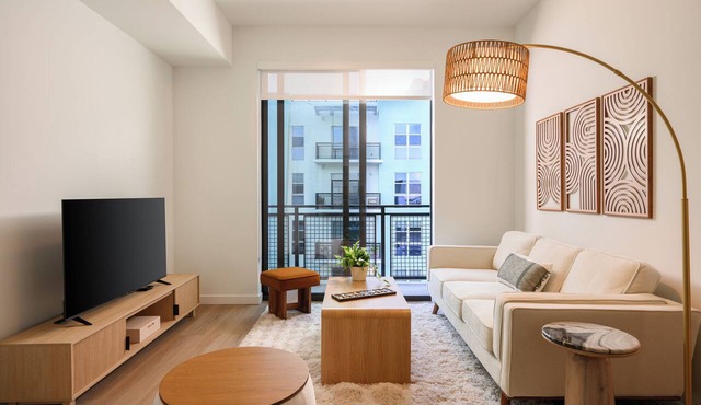 Luxury 2BR Suite in Edgewater | Balcony + Pool & Gym | Sense28 by AvantStay