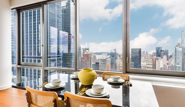 Luxury 2BR Times Square High Floor Skyline Views Sleeps 4