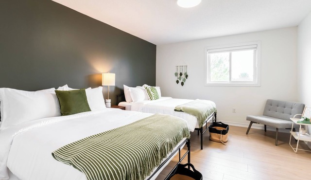Luxury Cozy Family Retreat w/King Bed | BBQ Grill | Game Room | Garden View
