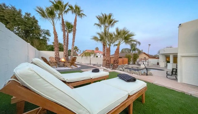 Luxury Escape in the Hills w/Separate Guest House