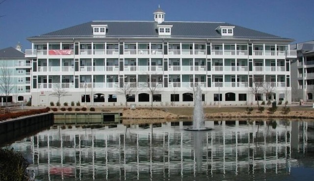 Luxury High End Sunset Island Condo 2 Blocks from ~OC~ Beach