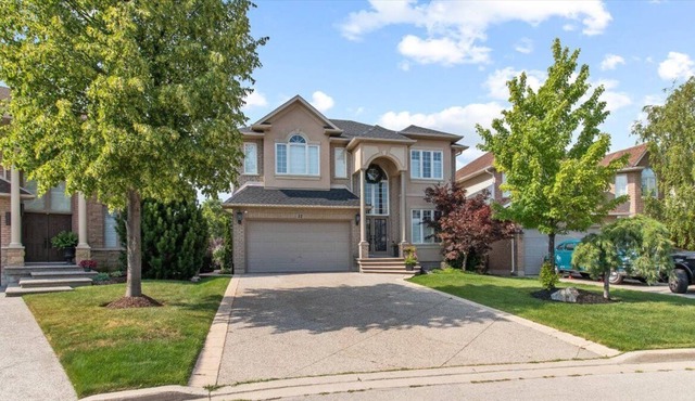 Luxury Home in Ancaster