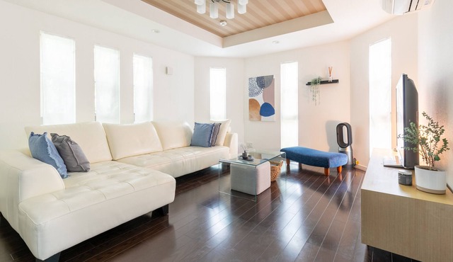 Luxury House, 2 floors, roof top terrace, parking, full kitchen