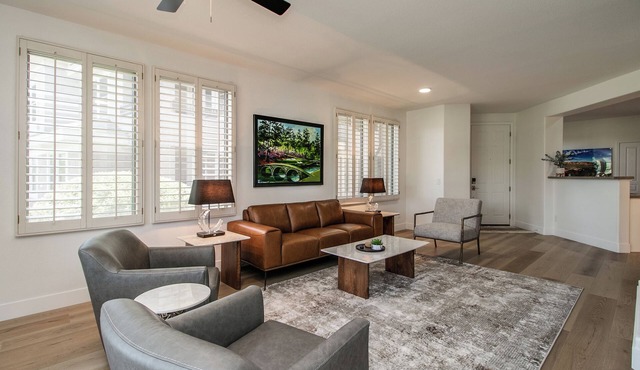Luxury Kierland 2 Bdrm Golf Course Condo w/Garage!