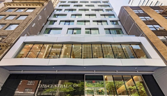 Luxury NYC Stay Near Fifth Ave, Central Park & Rockefeller Center Studio Plus