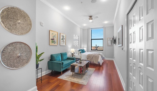 Luxury Studio Loft - Rooftop View & Pool