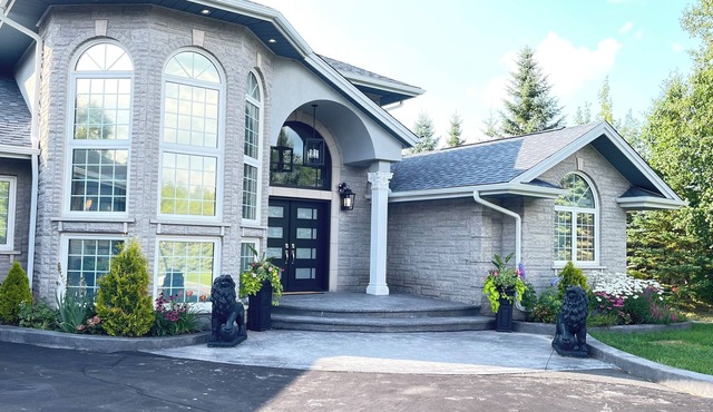 Luxury Sudbury Lake house