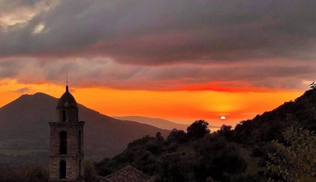 Maison Dans un Petit Village de Montagne au Calme