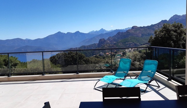 Maison récente face aux calanques de piana