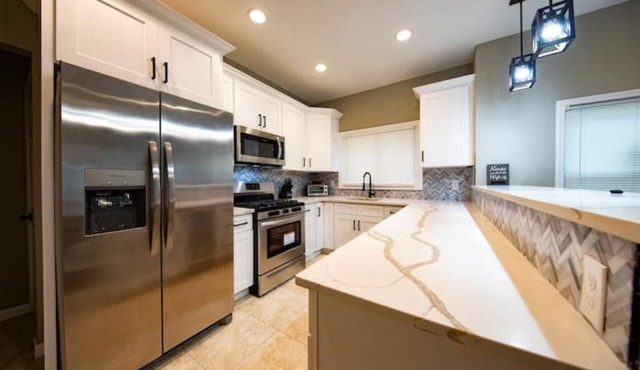 Market Place Spacious Blue-Long Beach Home