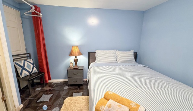 MASTER SUITE Studio- Private Entrance and Bathroom