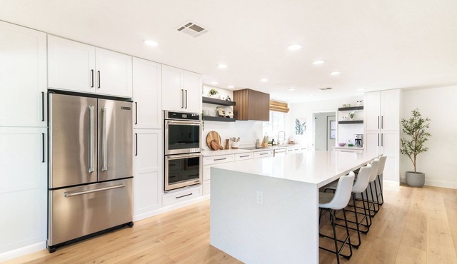 Mesa Retreat Quiet, Stylish Desert Escape + Golf