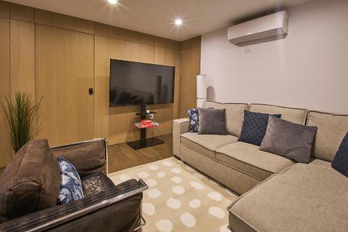 Modern 2 Bedroom Retreat in Downtown Manhattan