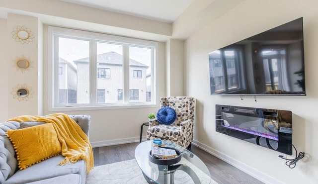 Modern 3BR, 15min to Falls/Attractions W/King Bed