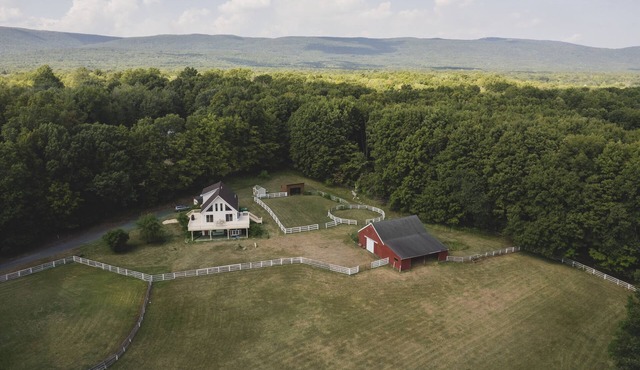Modern 5 Acre Farm Retreat with Game Room, Views, Privacy, and Proximity!