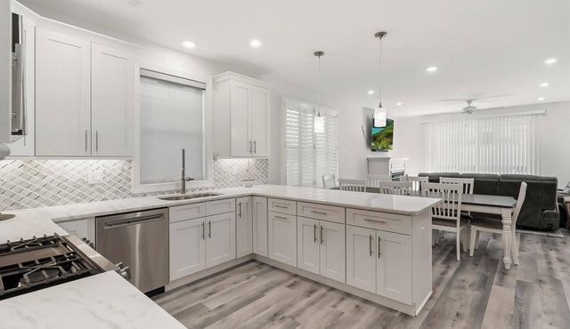 Modern Beachside Haven : New Home, Sleeps 10, 5 Bed, 4 Bath, Walkable Boardwalk