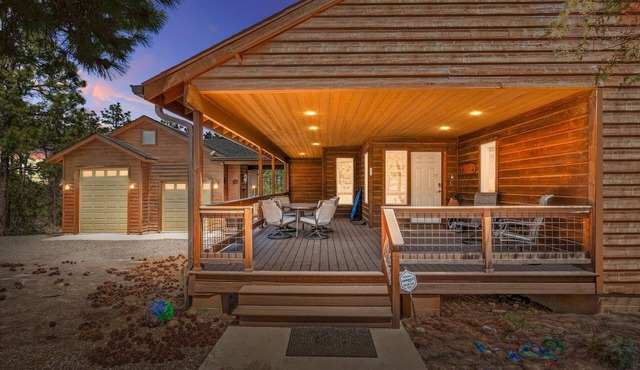 Modern Cabin in Show Low, AZ: Sleeps 10 - Perfect for Family Getaways!