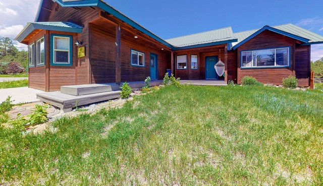 Modern cabin with deck, BBQ, & on-site amenity add-ons - near lake & hiking