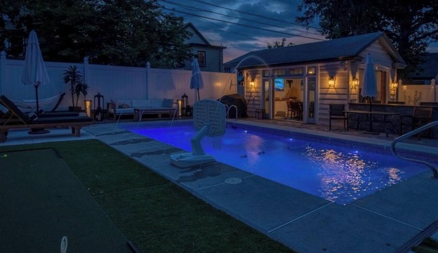 Modern Home with Heated Pool near Rutgers, train to NYC