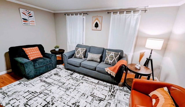 Modern NEW Designer 2 BR Unit - Near University/Hospitals