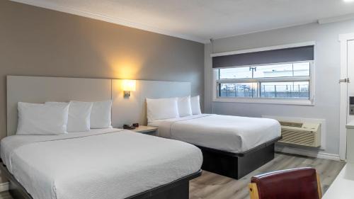 Motel 6 Cornwall Hwy 401 ON