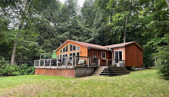 Muskoka Family Paradise! *Hot Tub* *Lakefront* *Fire Pit* *Snow Trails*