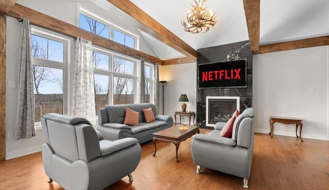 Muskoka Retreat: Stunning Hilltop Views
