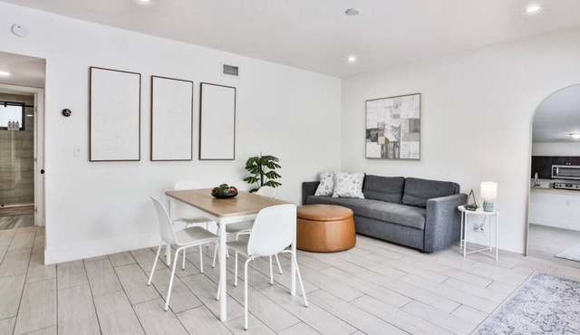 Near Beach & Bal Harbour Shops with Parking