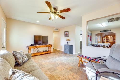 Near Golfing & Green Spaces: Florence Family Home!