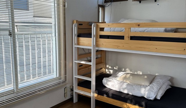 Near the sea in Chigasaki Affordable stay in a one-room apartment with bunk beds