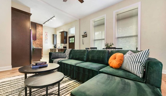 Netflix+BBQ+Free Parking Near Shops in East Liberty